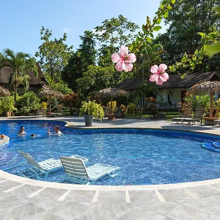 Hotel Suizo Loco Lodge & Resort カウイータ エクステリア 写真