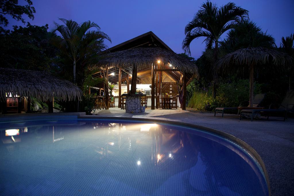Hotel Suizo Loco Lodge & Resort カウイータ エクステリア 写真