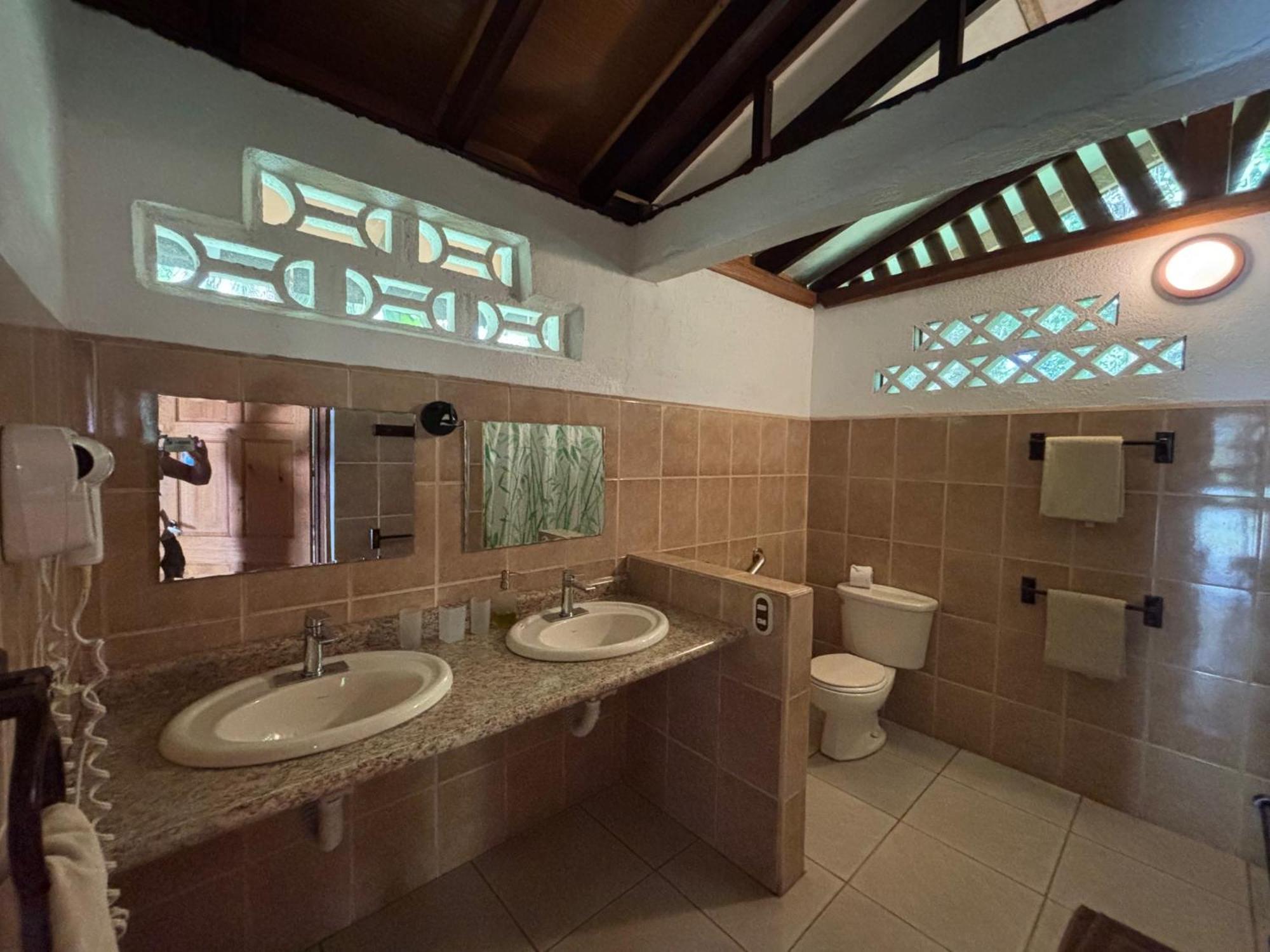 Hotel Suizo Loco Lodge & Resort カウイータ エクステリア 写真