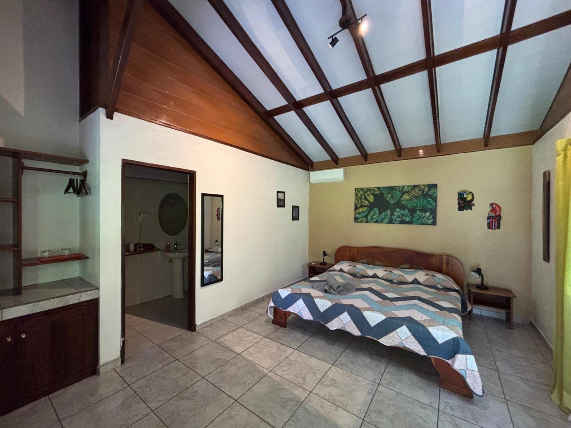 Hotel Suizo Loco Lodge & Resort カウイータ エクステリア 写真