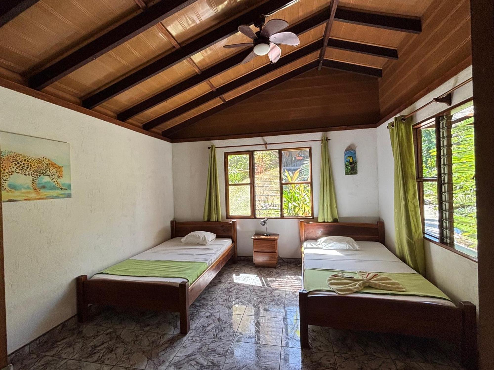 Hotel Suizo Loco Lodge & Resort カウイータ エクステリア 写真