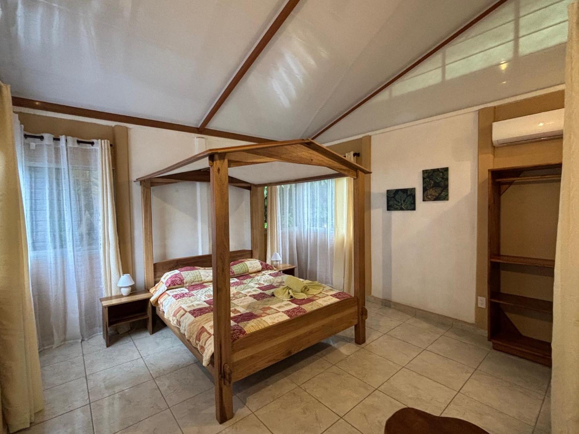 Hotel Suizo Loco Lodge & Resort カウイータ エクステリア 写真