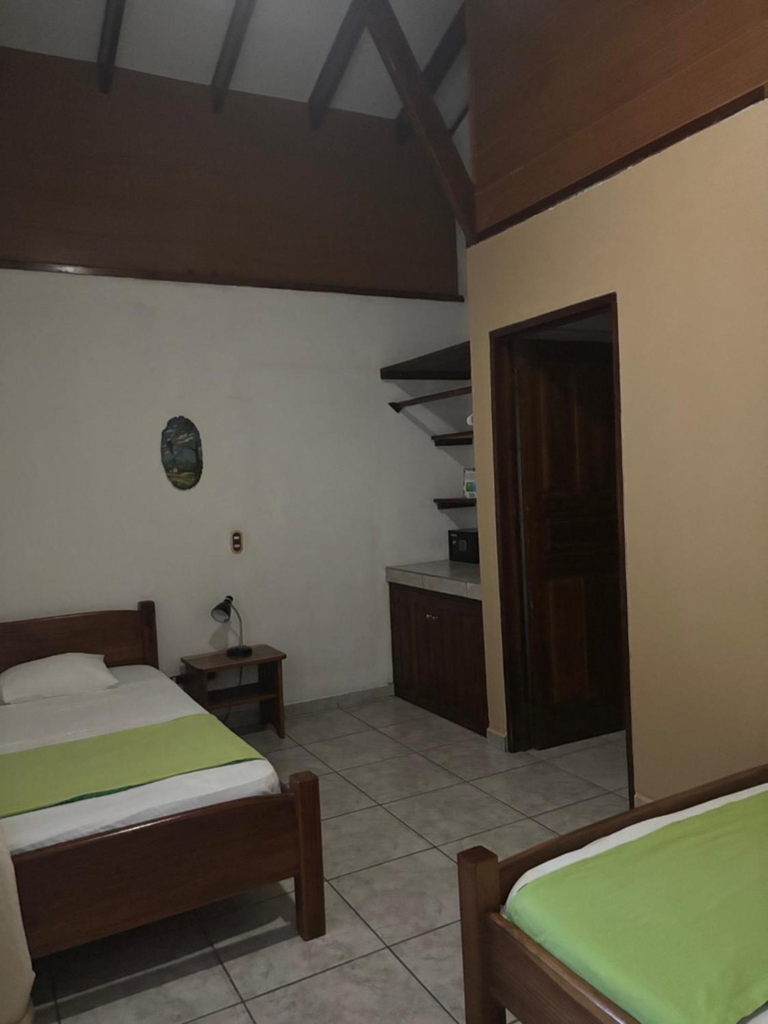 Hotel Suizo Loco Lodge & Resort カウイータ エクステリア 写真