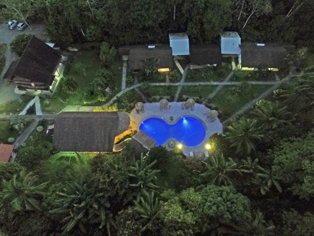 Hotel Suizo Loco Lodge & Resort カウイータ エクステリア 写真