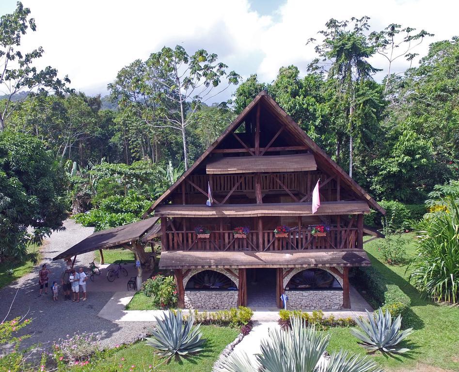 Hotel Suizo Loco Lodge & Resort カウイータ エクステリア 写真